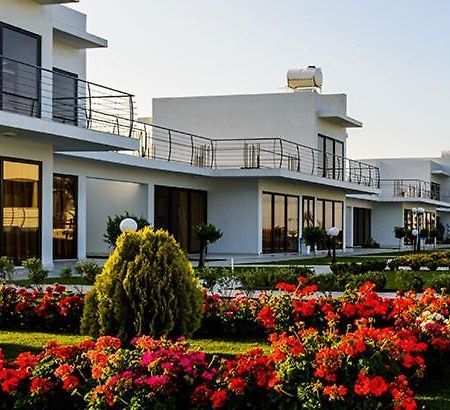 Cosmopolis Multi-Venue Aparthotel Larnaca Exterior foto