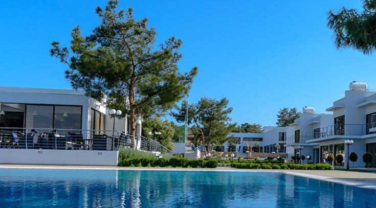 Cosmopolis Multi-Venue Aparthotel Larnaca Exterior foto