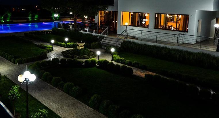 Cosmopolis Multi-Venue Aparthotel Larnaca Exterior foto