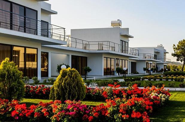 Cosmopolis Multi-Venue Aparthotel Larnaca Exterior foto