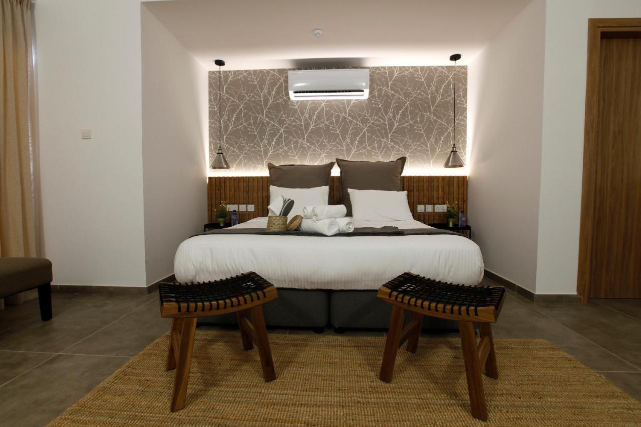 Cosmopolis Multi-Venue Aparthotel Larnaca Exterior foto