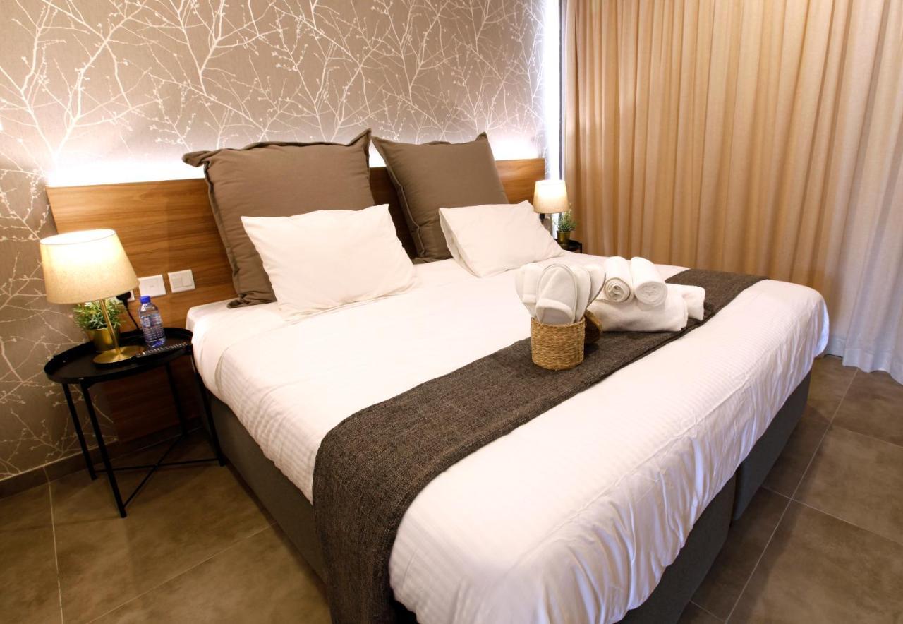 Cosmopolis Multi-Venue Aparthotel Larnaca Exterior foto