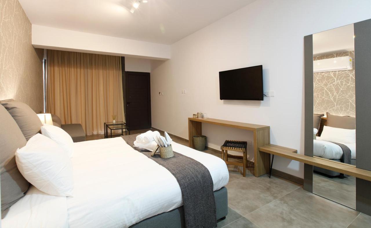 Cosmopolis Multi-Venue Aparthotel Larnaca Exterior foto