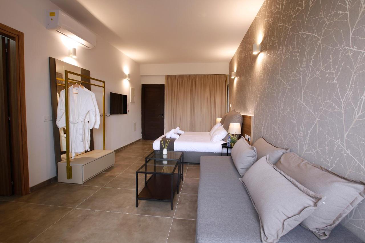 Cosmopolis Multi-Venue Aparthotel Larnaca Exterior foto