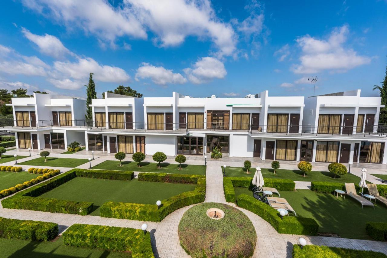 Cosmopolis Multi-Venue Aparthotel Larnaca Exterior foto