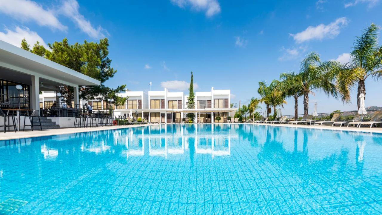 Cosmopolis Multi-Venue Aparthotel Larnaca Exterior foto