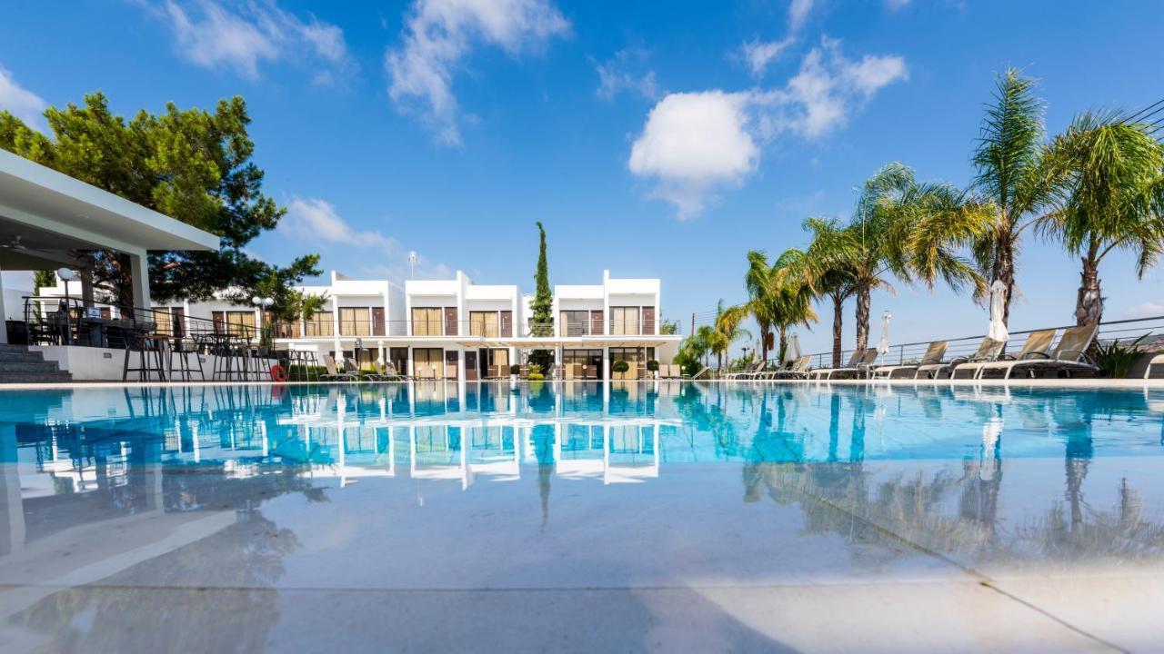 Cosmopolis Multi-Venue Aparthotel Larnaca Exterior foto